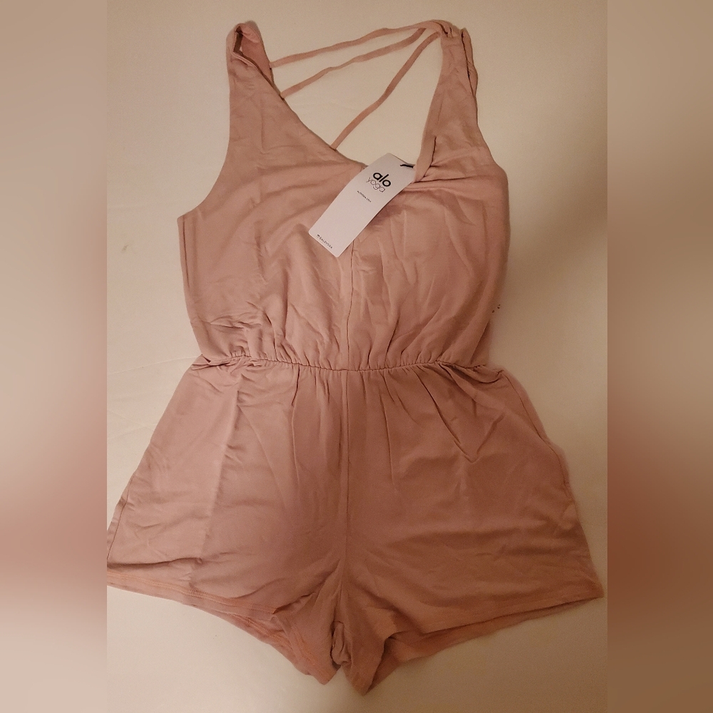 ALO Yoga Light Pink Sleeveless Dress - Picture 4 of 8